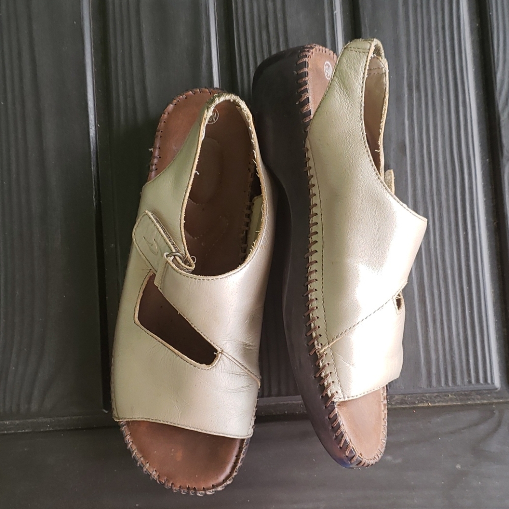 DR SCHOLLS COMFORT SANDALS 9.5M BRONZE